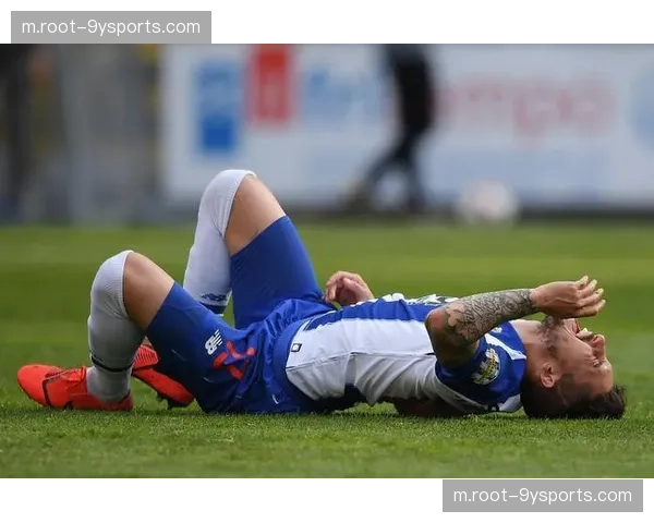 斯特拉斯堡轮换前锋脚踝扭伤 年轻球员训练中意外受伤进入恢复期 斯特拉斯堡轮换前锋脚踝扭伤 年轻球员训练中意外受伤进入恢复期